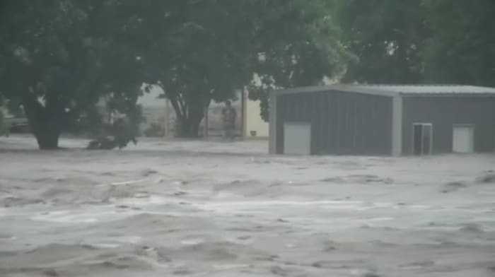 Pat Green's kleine broertje, familieleden vermist na overstromingen van Hill Country