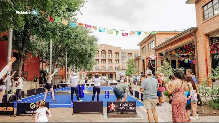 Pickleball fondsenwerving in San Antonio ten voordele van de slachtoffers van overstromingen van Hill Country dit weekend