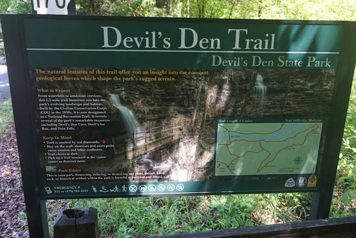 Politie zoekt naar verdachte die het paar dodelijk aanviel in de Devil's Den State Park van Arkansas