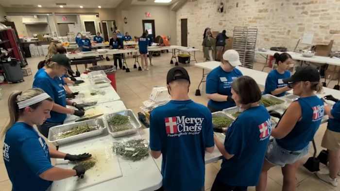 Relief vertraagd: non -profit stopt maaltijdleveringen in Kerr County als nieuwe overstromingen evacuaties aanspreekt