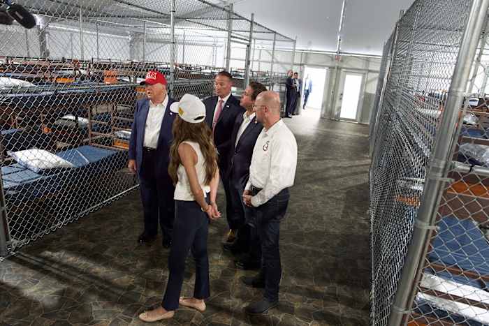 Republikeinse donoren en de Hurricane Knowhow van Florida hielpen zo snel 'Alligator Alcatraz' te bouwen