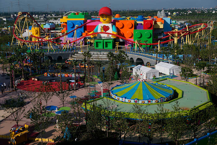 'S werelds grootste Legoland opent voor toeristen in Shanghai