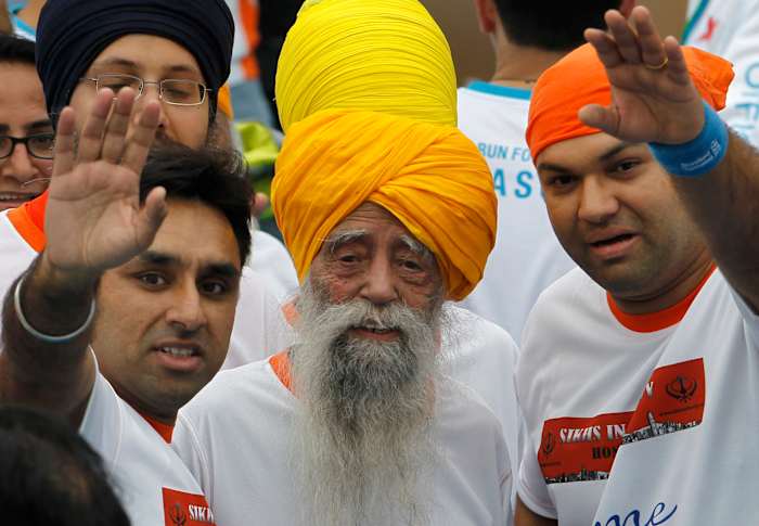 'S werelds oudste marathonloper, Fauja Singh, sterft op 114 na te zijn geraakt door een auto