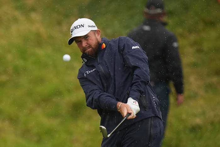 Shane Lowry heeft 2 schoten aangemeerd wanneer zijn golfbal een fractie van een centimeter beweegt bij British Open