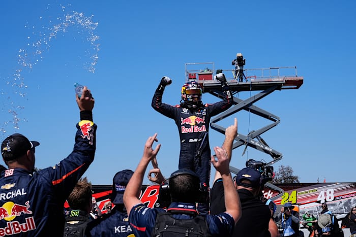 Shane Van Gisbergen domineert op een andere wegbaan, wint in Sonoma om streak uit te breiden