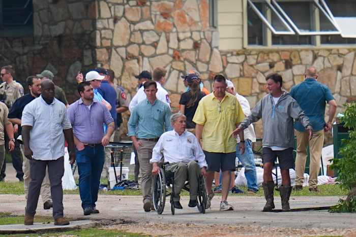 Slechts 2 blijven vermist in overstromingen van Hill Country, waaronder een meisje van Camp Mystic, zegt Gov. Abbott