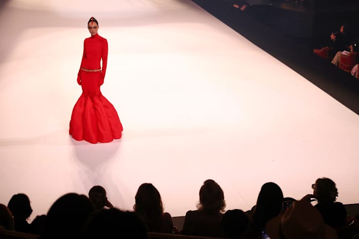 Stéphane Rolland laat Couture voor zich spreken met ruimtetijdperk glamour