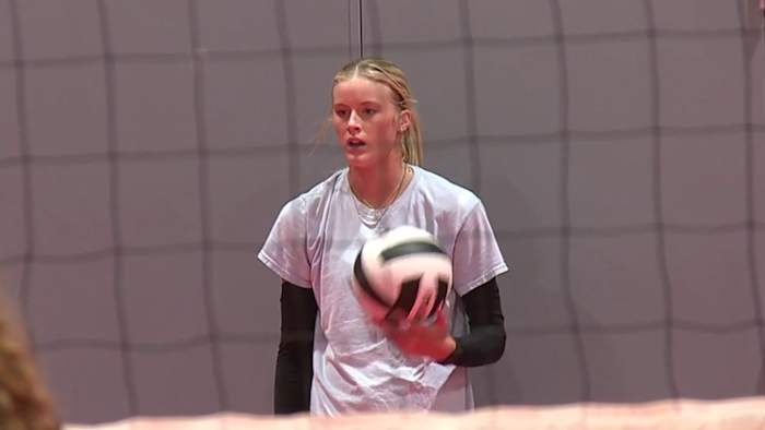 Stockdale High School Atleet kondigt toewijding aan UT Austin om Beach Volleyball te spelen