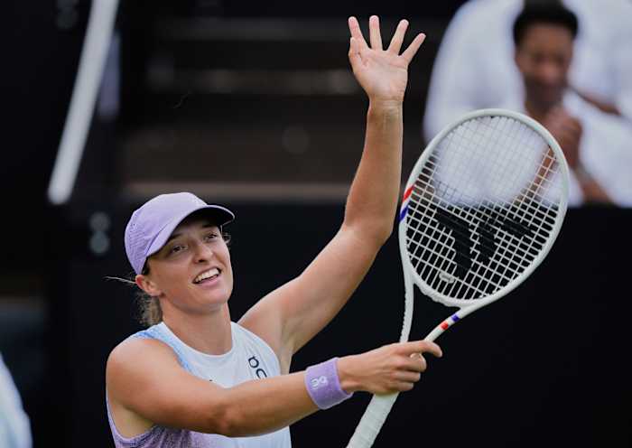 Swiatek routeert Paolini in Hamburg voor haar eerste grasfinale. Pegula wacht op