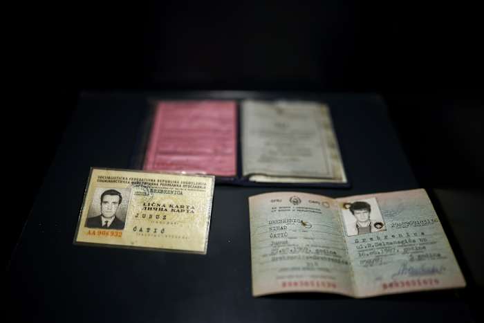 Tentoonstelling in Srebrenica toont persoonlijke items van slachtoffers vóór de 30e genocide -jubileum