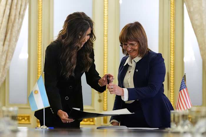 Trump gaat om visumbeperkingen voor Argentinië op te heffen in een boost naar zijn rechtse bondgenoot