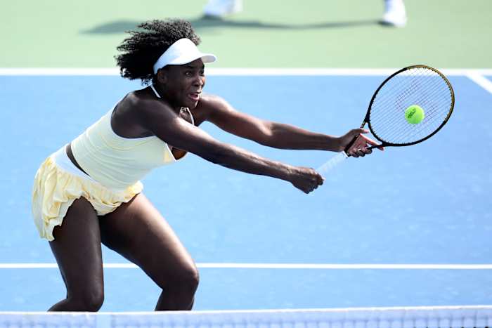 Venus Williams wint een dubbelwedstrijd in Washington in haar eerste toernooi in meer dan een jaar