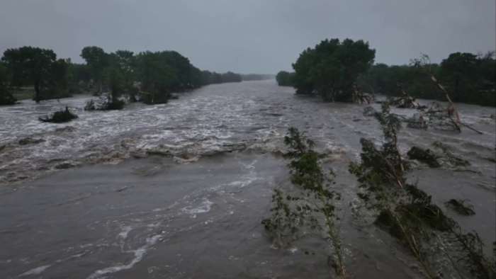 Vrouw van Tivy Coach onder mensen die 911 belden tijdens de overstromingen van de vierde juli, zegt Kerr County Sheriff's Office