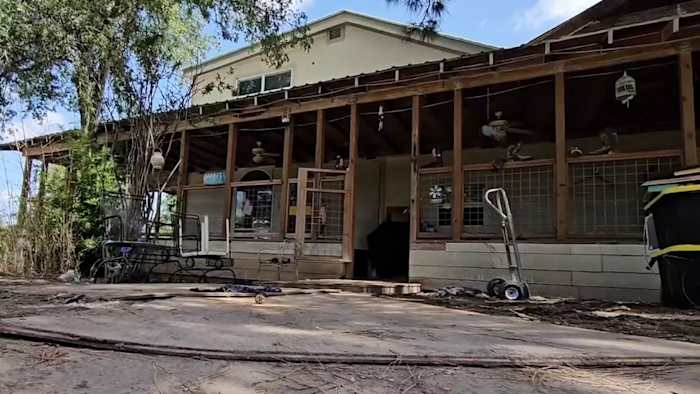 'We hebben overleefd door een haar': overlevenden van Hill Country hoopt de 100-jarige familiewoning opnieuw op te bouwen