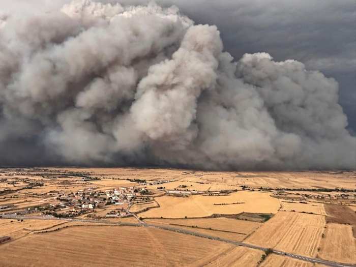 Wildvuur doodt 2 mensen in Spanje terwijl delen van Europa bakken in hittegolf
