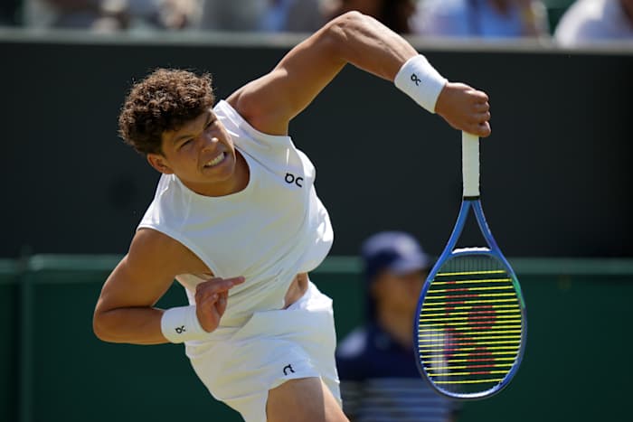 Wimbledon: Ben Shelton heeft 4 punten nodig en ongeveer een minuut om een ​​overwinning af te ronden