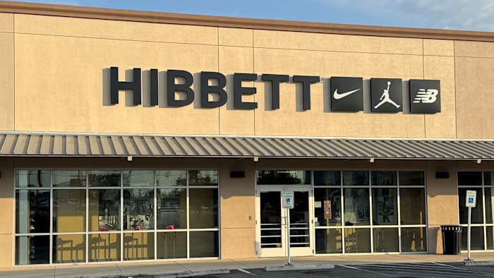 2 gearresteerd, 2 verdachten in het algemeen in $ 20.000 Pleasanton Athletics Store diefstal, zegt de politie