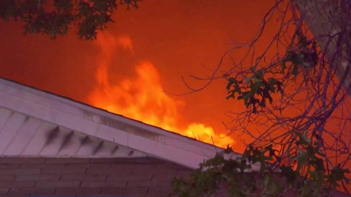2 huizen ernstig beschadigd na brandspreidingen aan de noordkant, zegt Safd