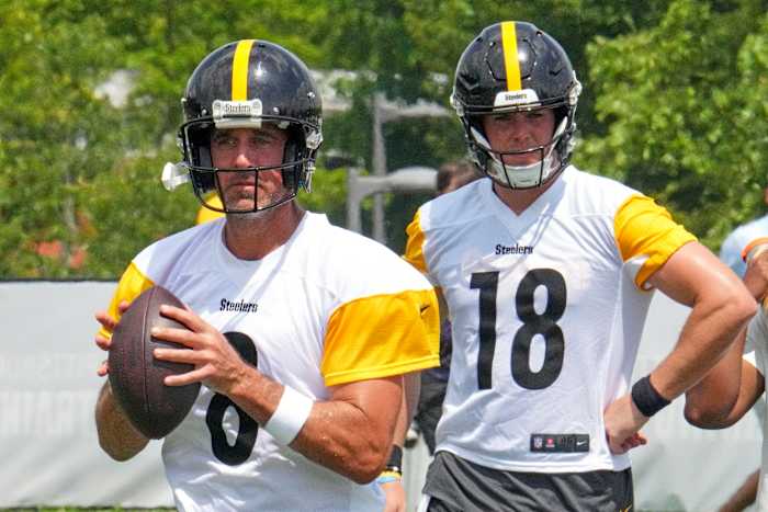 Aaron Rodgers staat open voor het spelen in de voorseizoenopener van Steelers, terwijl Rookie QB Howard zich bezighoudt met blessure