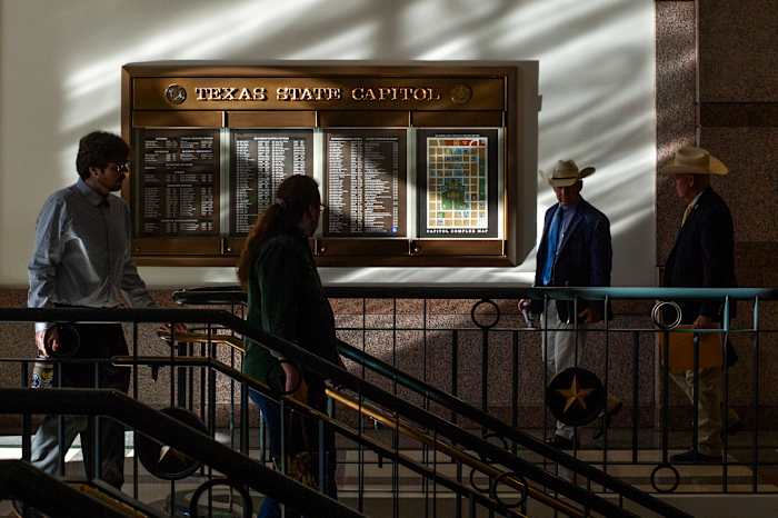 Abbott noemt de tweede speciale sessie omdat de eerste ronde eindigt met Democraten die nog steeds buiten de staat zijn