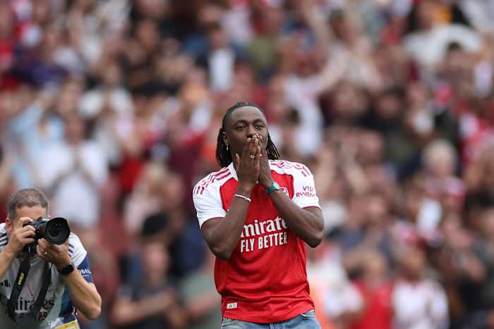 Arsenal tekent Eze in gerapporteerde beweging van $ 80 miljoen in een thuiskomst voor de aanvaller van Engeland en een klap voor Spurs