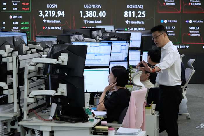 Aziatische aandelen zijn meestal lager, terwijl de Nikkei van Tokyo bijna 2% springt