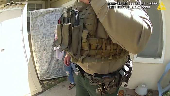 Bodycam -beelden vangen de nasleep van de aanval van Robb Elementary School Shooter op grootmoeder