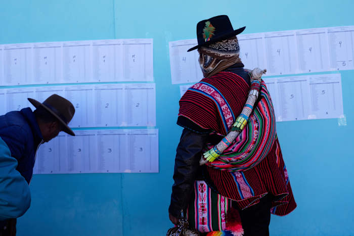 Bolivia gaat naar een afvoer nadat een verkiezing twee decennia van de dominantie van de regerende partij eindigt
