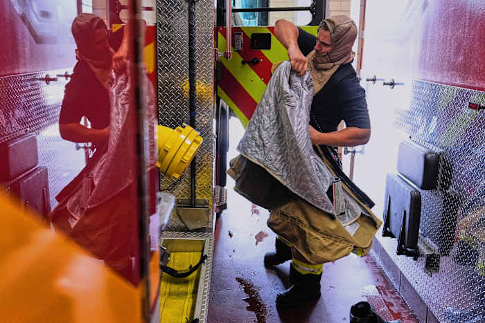Brandweerkorpsen die zich zorgen maken over kankerrisico's zijn het kopen van uitrusting die vrij is van voor altijd chemicaliën