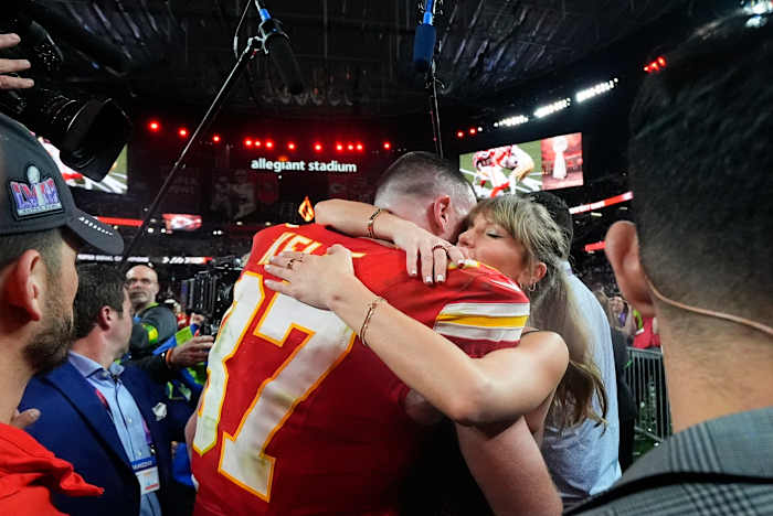 Brittany Mahomes, de NFL en Donald Trump onder degenen die Swift en Kelce's verloving prijzen