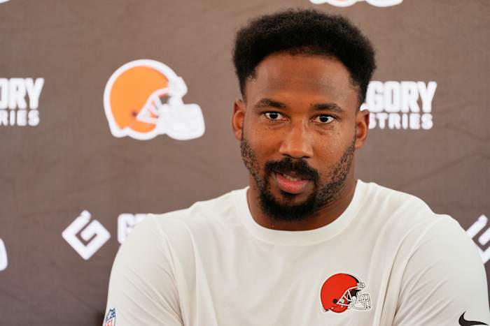 Browns All-Pro de Myles Garrett ticket nadat de politie zei dat hij 100 km / u in Cleveland Suburb heeft gereden