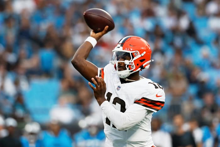 Browns rookie Shedeur Sanders gooit 2 TD -passen in de eerste helft van het NFL -debuut voor het seizoen versus Panthers