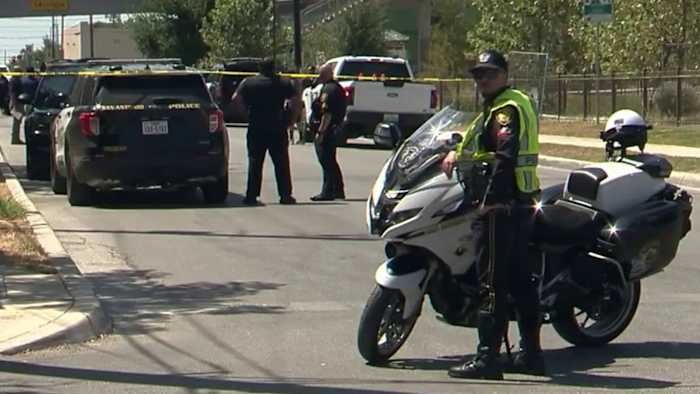 Buren nadenken over 'storende' dodelijke SAPD -schietpartij; Officieren zeggen dat een man een pistool op hen richtte