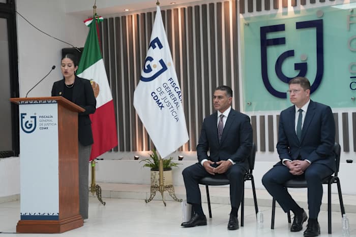 Burgemeester van Mexico City zegt dat de politie 13 heeft gearresteerd in verband met moorden op haar stafmedewerkers