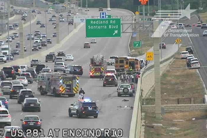Crash met NEISD -schoolbussen veroorzaakt meerdere rijstrookafsluitingen op US Highway 281