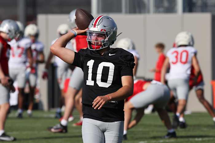De QB -competitie van Ohio State tussen Julian Sayin en Lincoln Kienholz blijft te dichtbij om te bellen