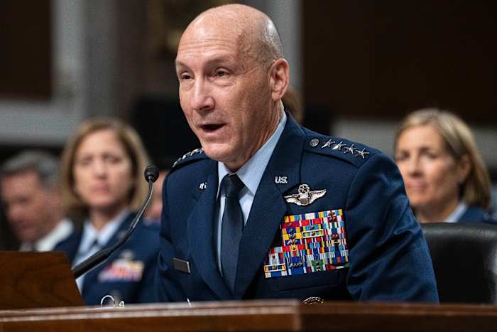 De best geüniformeerde officier van de luchtmacht gaat vroeg in de nieuwste Trump Military Shake-up met zich mee