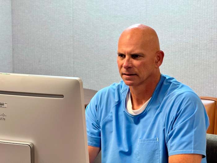 De broers Menendez kregen voorwaardelijke vrijlating. Ze moeten minstens 18 maanden wachten op hun volgende kans