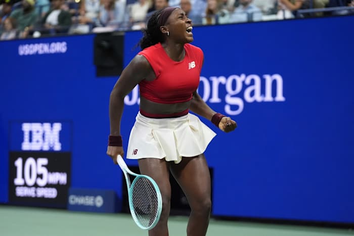 De eerste wedstrijd van Coco Gauff met een nieuwe servecoach bij de US Open is een worsteling, maar ook een overwinning