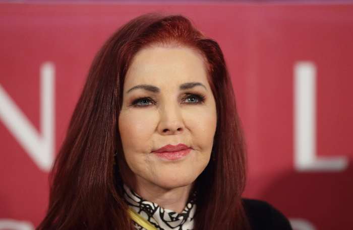 De ex-business partners van Priscilla Presley vervolgen haar voor meer dan $ 50 miljoen, wat fraude beweert
