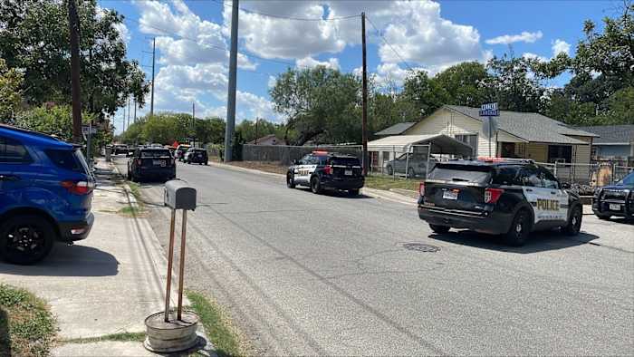 De man gedood in mogelijke drive-by schieten aan de westkant, zegt Sapd