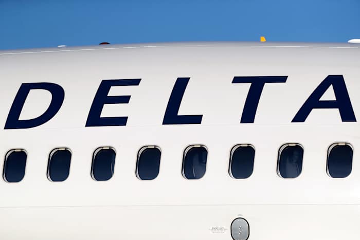 Delta Plane Wing Clips lege vliegtuigen leeg tijdens pushback van Gate in Atlanta