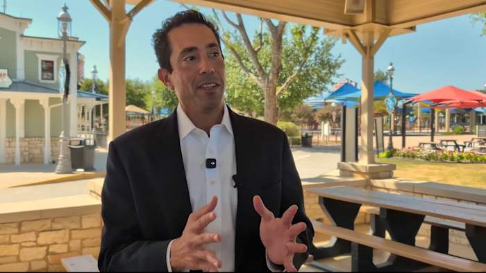 District 10 raadslid zegt dat hij voor het Amerikaanse congres zal 'overwegen'