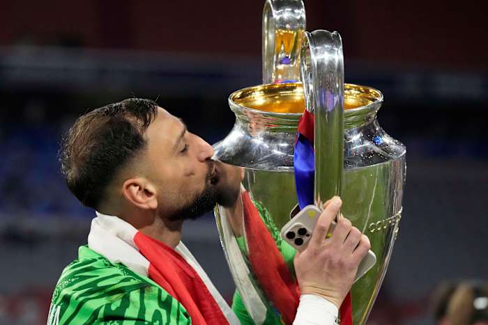 Doelman Donnarumma kondigt aan dat hij PSG verlaat nadat hij uit de UEFA Super Cup -wedstrijd is weggelaten