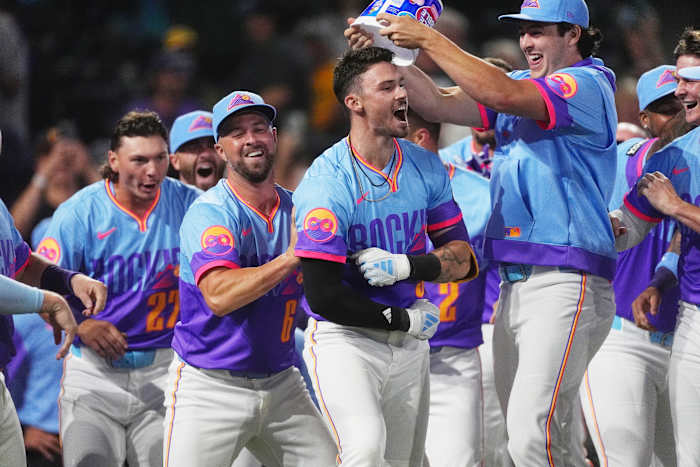 Doyle raakt Walkoff Homer in de 9e, Rockies overwinnen 9-run 1e-inning tekort om Pirates 17-16 te verslaan