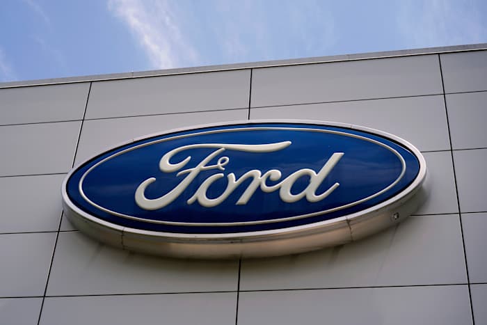 Ford herinnert meer dan 355.000 pick -up trucks over het falen van instrumentweergave op het dashboard