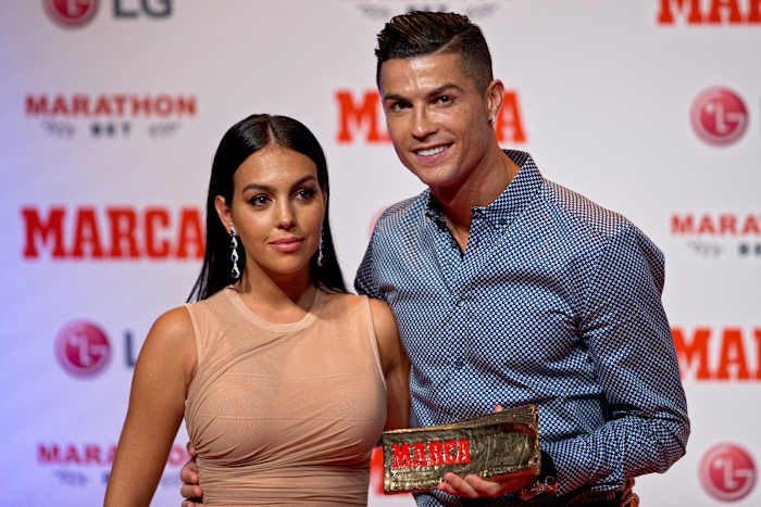 Gelukkige zet voor Cristiano Ronaldo als Georgina Rodríguez hun verloving aankondigt