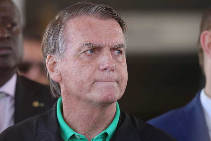Het Hooggerechtshof van Brazilië beveelt huisarrest voor voormalig president Bolsonaro, een bondgenoot van Trump