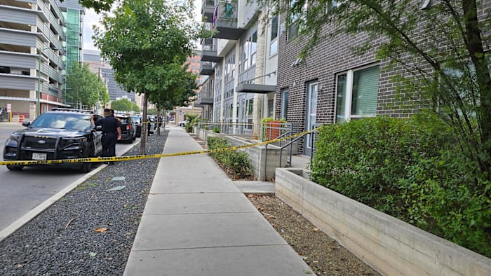 Het kantoor van me identificeert de vrouw die is gedood in het centrum van appartementencomplex schietpartij