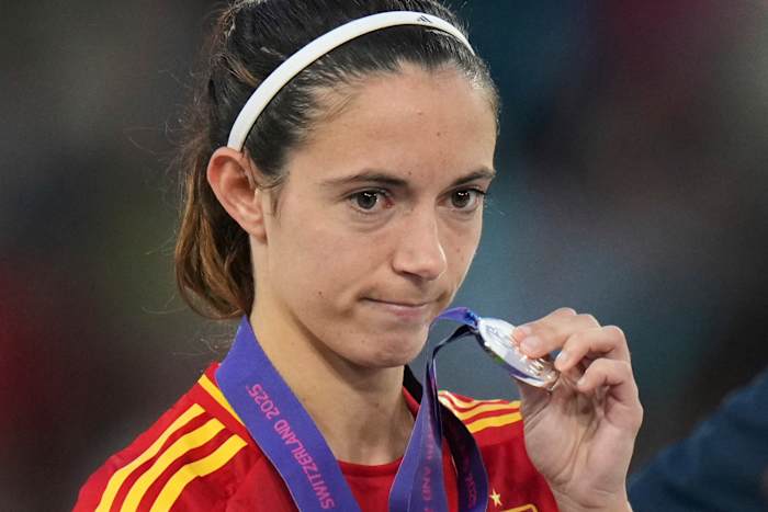 Het nationale team van de Amerikaanse dames sloeg op de eerste plaats van Spanje in de nieuwste ranglijst van FIFA